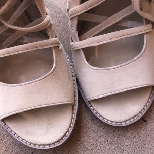 Vince Camuto NWT beige leather Booties